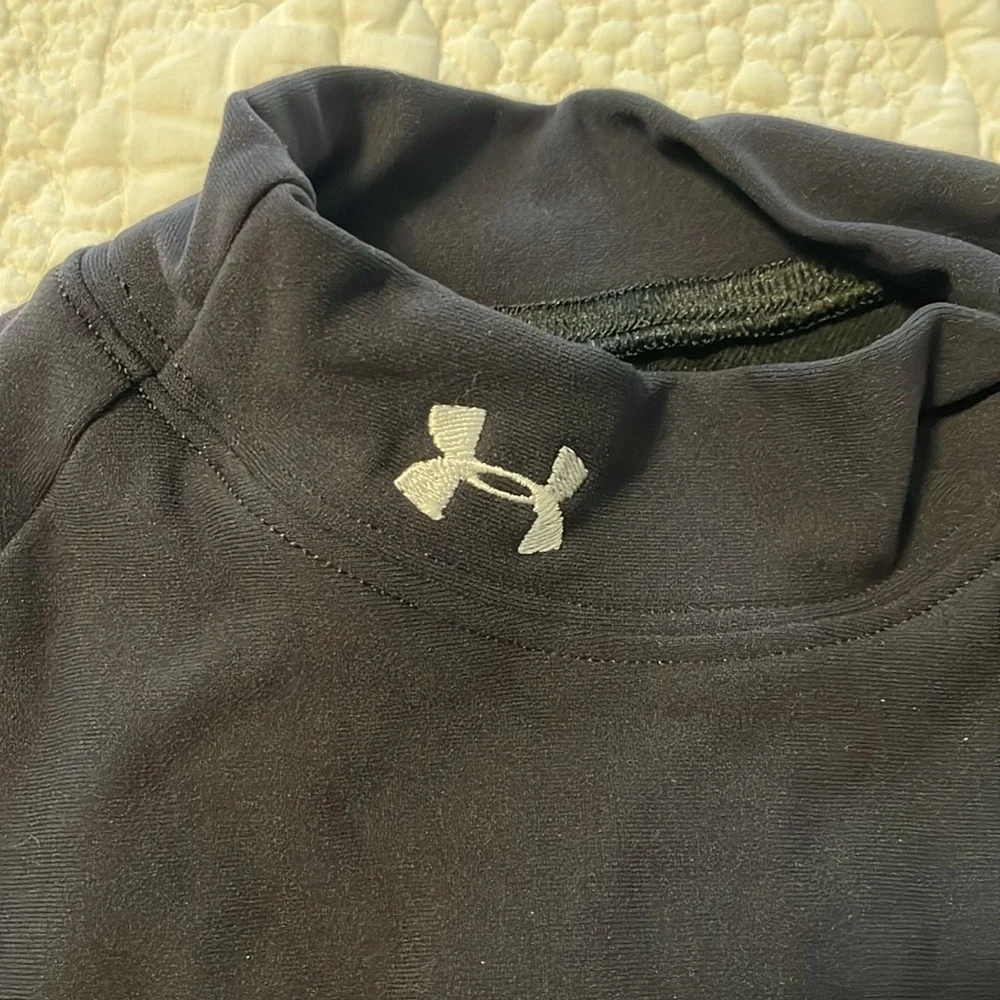 Under armour‎ Black mock turtleneck longsleeve compression shirt kids -medium